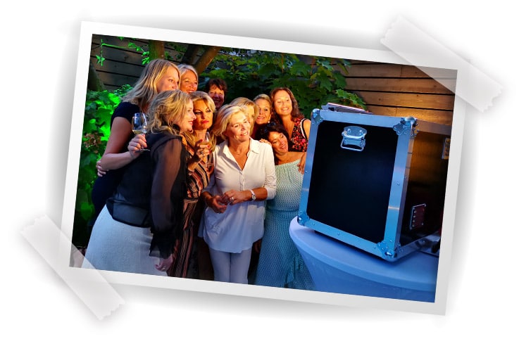 photbooth-huren-in-nijmegen-arnhem-voor-bruiloft-of-personeelsfeest-fotozuil-fotohokje-8